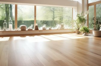 Naturbelassene Massivholzdielen in alten Villen: Zeitlose Schönheit