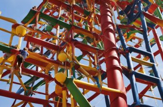 Spieltürme mit Kletterseil: Herausforderungen für kleine Abenteurer