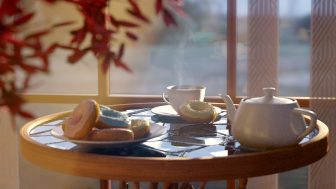 Wie runde Esstische aus Holz das soziale Miteinander verändern