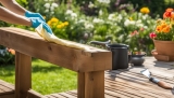 Holz-Gartenmöbel-Pflege: Reinigung und Erhaltung