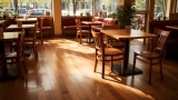 Naturbelassene Massivholzdielen in Restaurants und Cafés: Atmosphäre schaffen