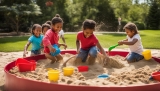 Sandkästen mit Wasserfunktion: Wasserspiele im Sand