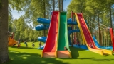 Schaukelgestelle mit Rutsche und Kletterwand: Abenteuerliche Herausforderungen